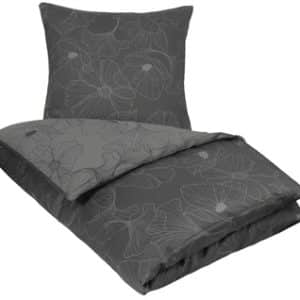Blomstret sengetøj 140x200 cm - Big flower grey - 2 i 1 design - 100% Bomuldssatin - By Night sengesæt